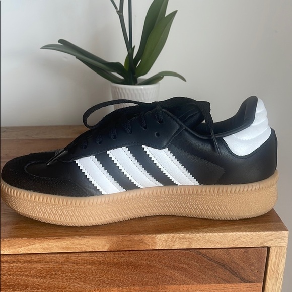 Adidas black and white sambas - Picture 5 of 8